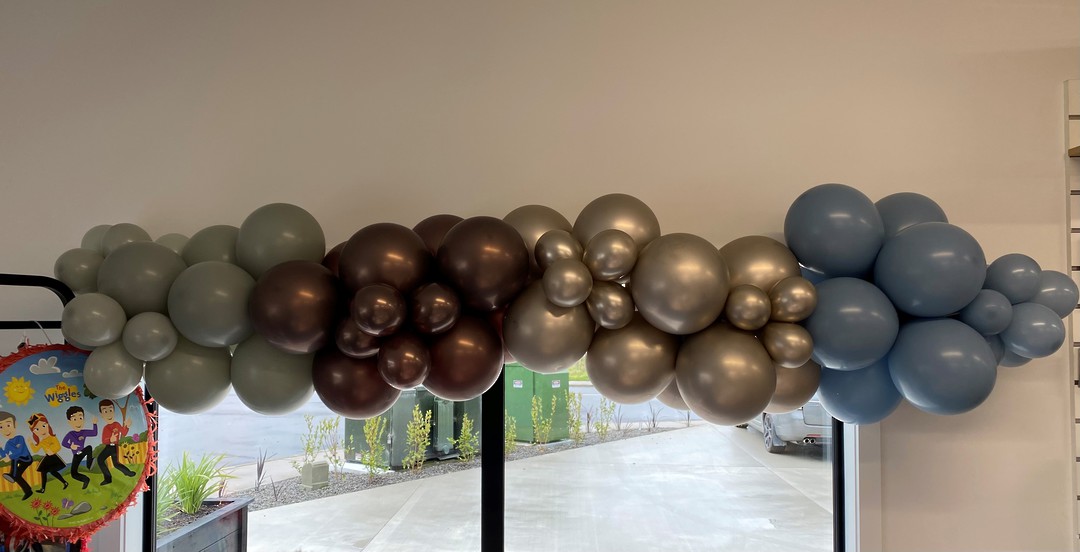 1.5m Premade Balloon Garland image 1